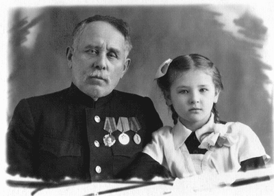 Папа Терсков Иван Николаевич с внучкой Машей
